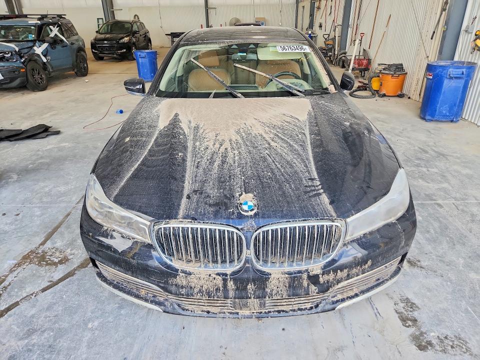 2016 BMW 750 XI — Фото 5 из 12