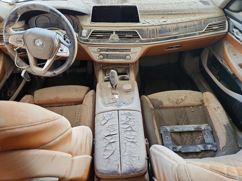 2016 BMW 750 XI — Фото 8 из 12