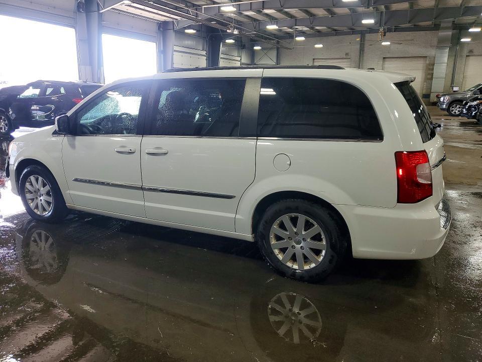 2016 CHRYSLER TOWN & COUNTRY TOURING — Фото 2 из 12