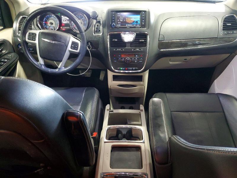 2016 CHRYSLER TOWN & COUNTRY TOURING — Фото 8 из 12