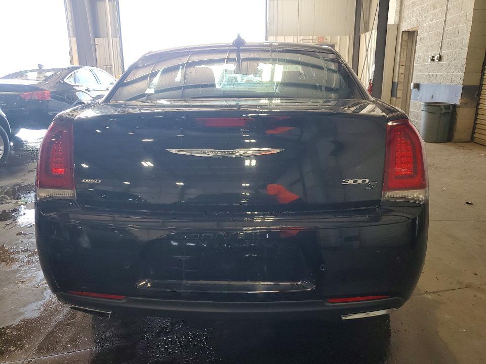 2016 CHRYSLER 300 S — Фото 6 из 12