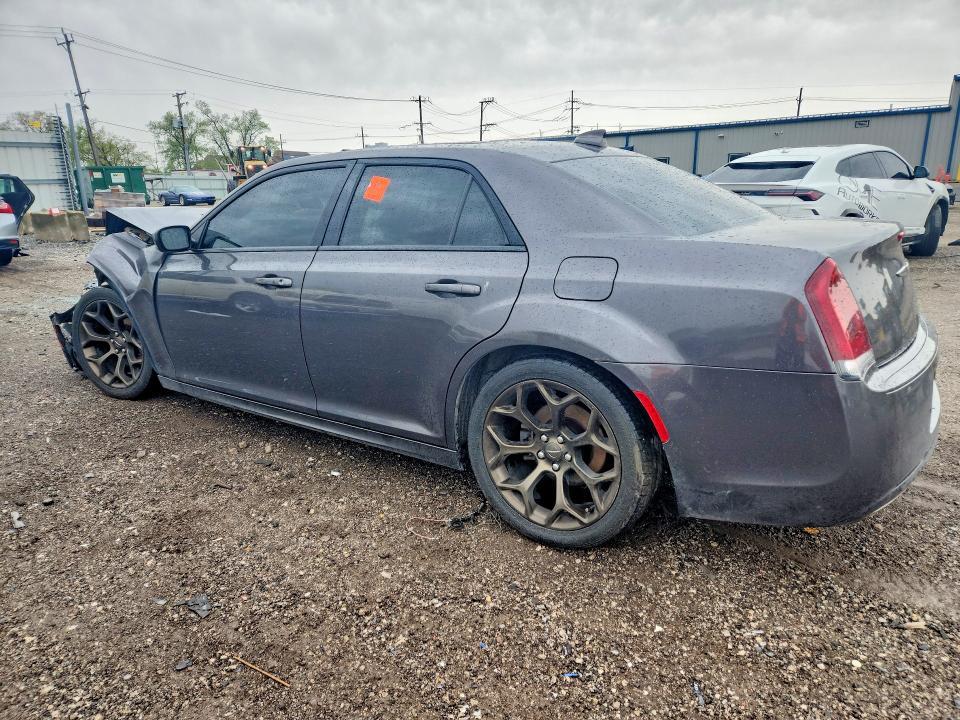 2016 CHRYSLER 300 S — Фото 2 из 12