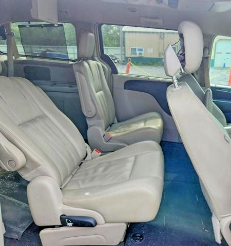 2016 CHRYSLER TOWN & COUNTRY TOURING — Фото 11 из 13