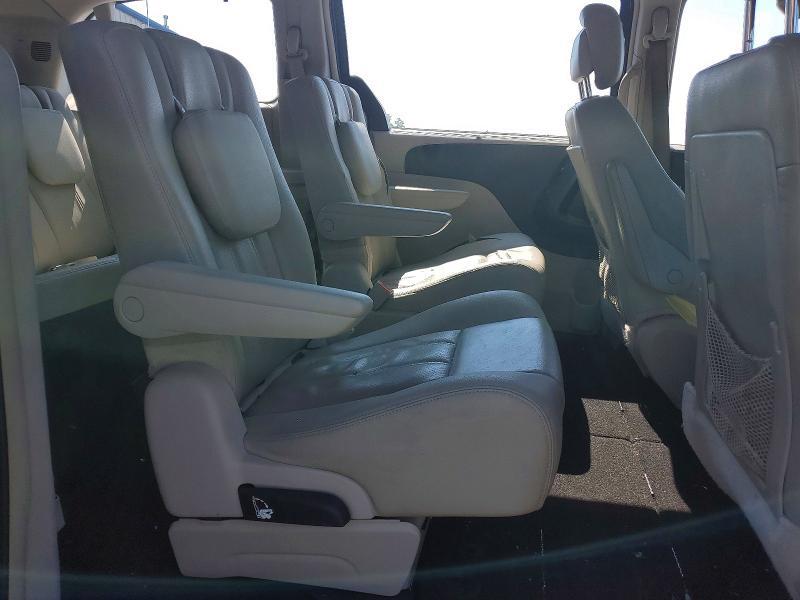 2016 CHRYSLER TOWN & COUNTRY TOURING L — Фото 11 из 13