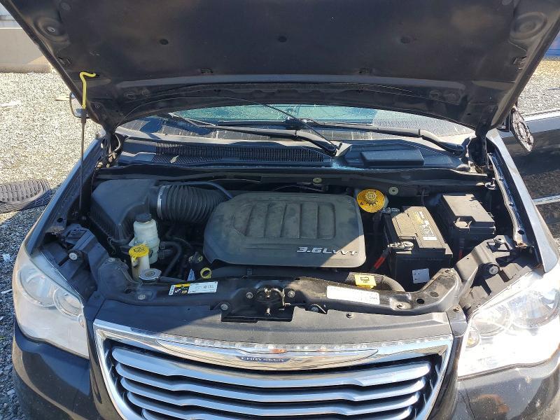 2016 CHRYSLER TOWN & COUNTRY TOURING L — Фото 12 из 13