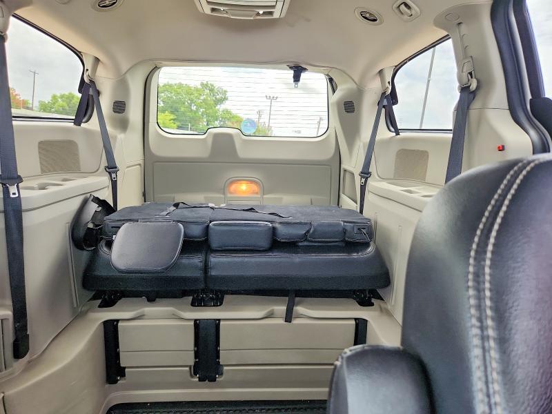 2016 CHRYSLER TOWN & COUNTRY TOURING — Фото 10 из 13