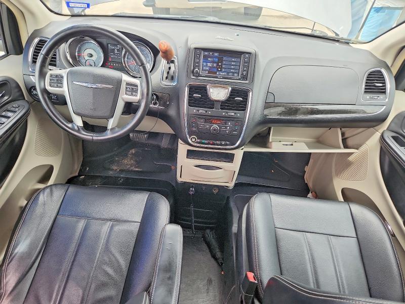 2016 CHRYSLER TOWN & COUNTRY TOURING — Фото 8 из 13