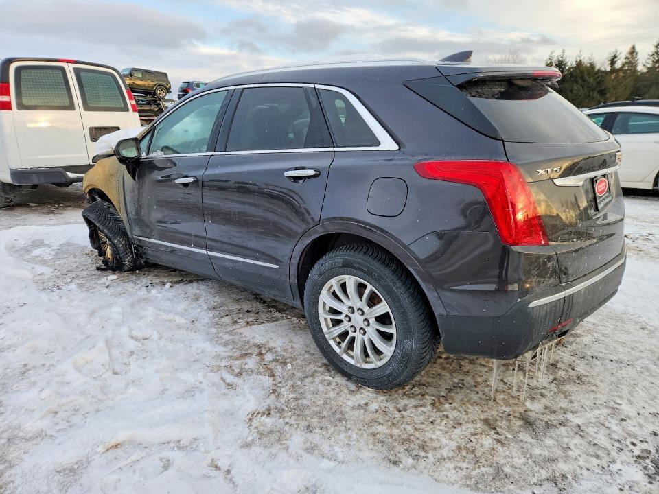 2017 CADILLAC XT5 — Фото 2 из 13