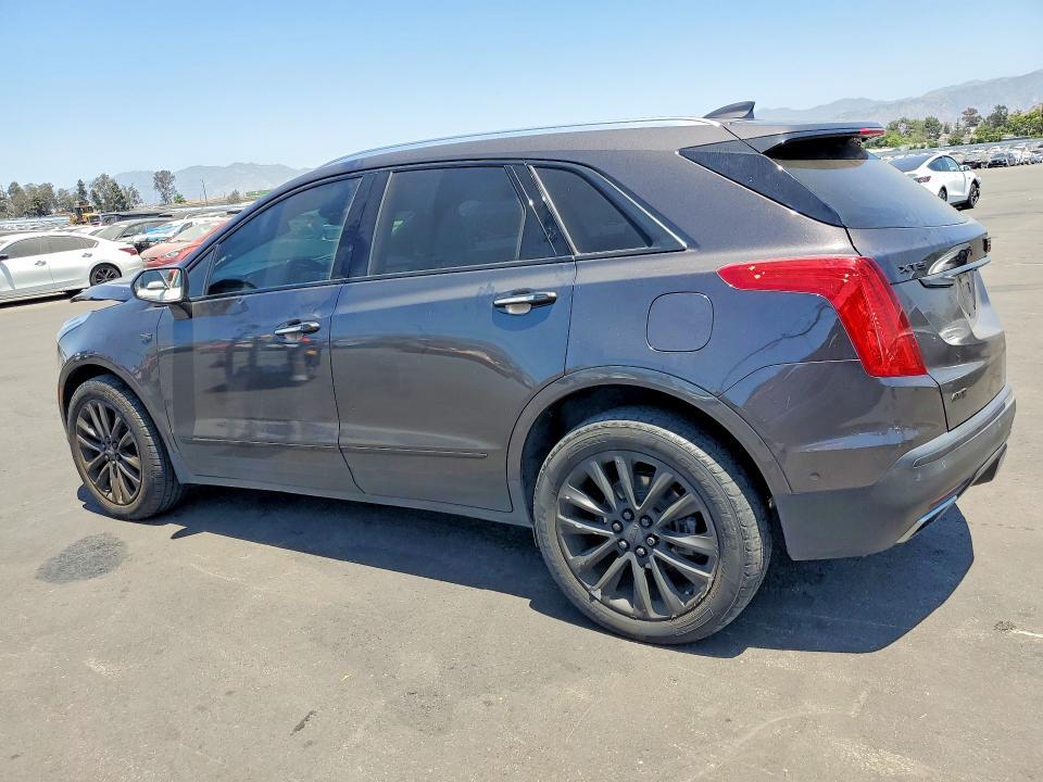 2017 CADILLAC XT5 PLATINUM — Фото 2 из 14