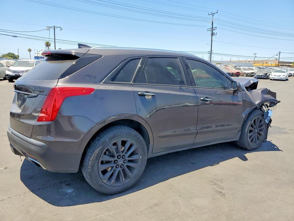 2017 CADILLAC XT5 PLATINUM — Фото 3 из 14