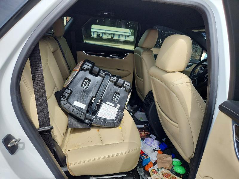 2017 CADILLAC XT5 — Фото 10 из 12