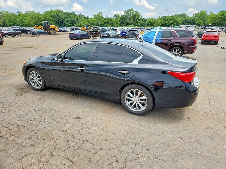 2016 INFINITI Q50 2.0T PREMIUM — Фото 2 из 12
