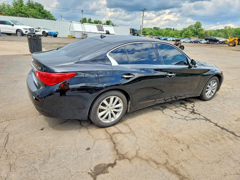 2016 INFINITI Q50 2.0T PREMIUM — Фото 3 из 12