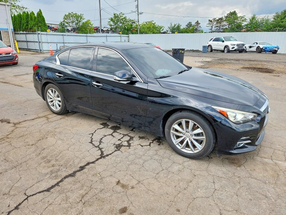 2016 INFINITI Q50 2.0T PREMIUM — Фото 4 из 12