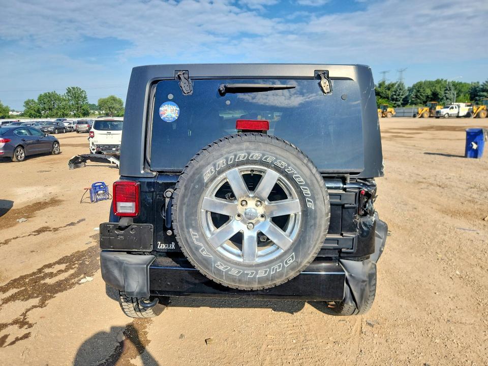 2016 JEEP WRANGLER UNLIMITED SAHARA — Фото 6 из 12