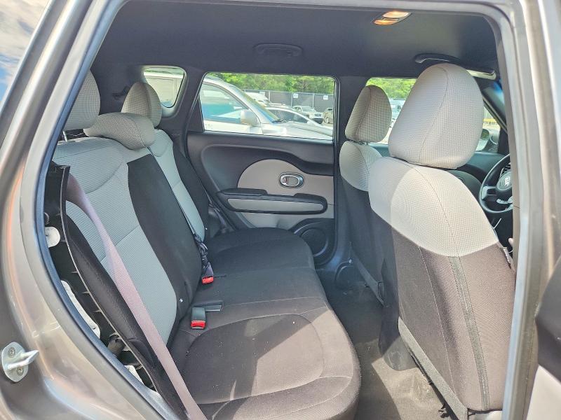 KNDJN2A26G7370193 2016 KIA SOUL photo no. 10