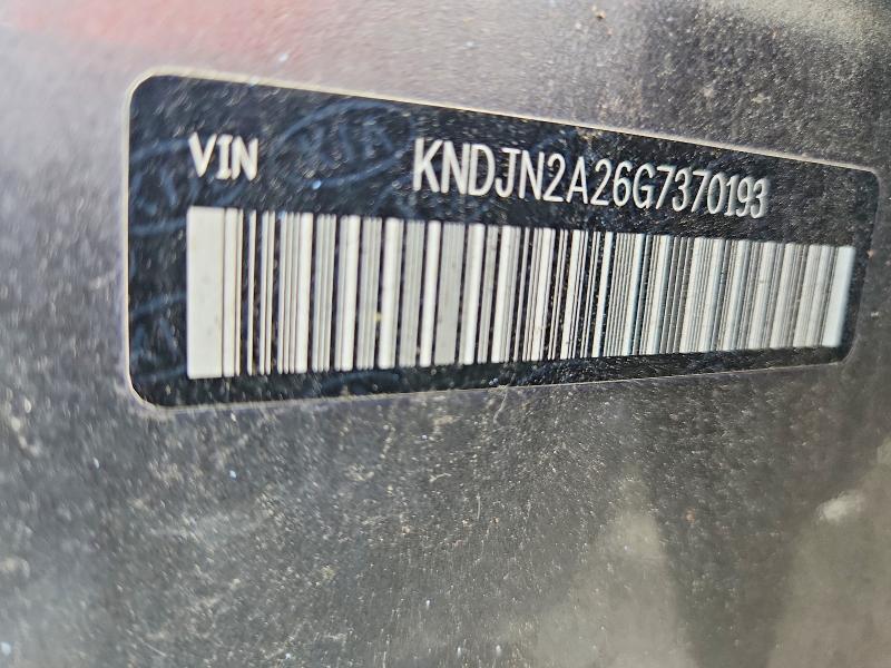 KNDJN2A26G7370193 2016 KIA SOUL photo no. 12