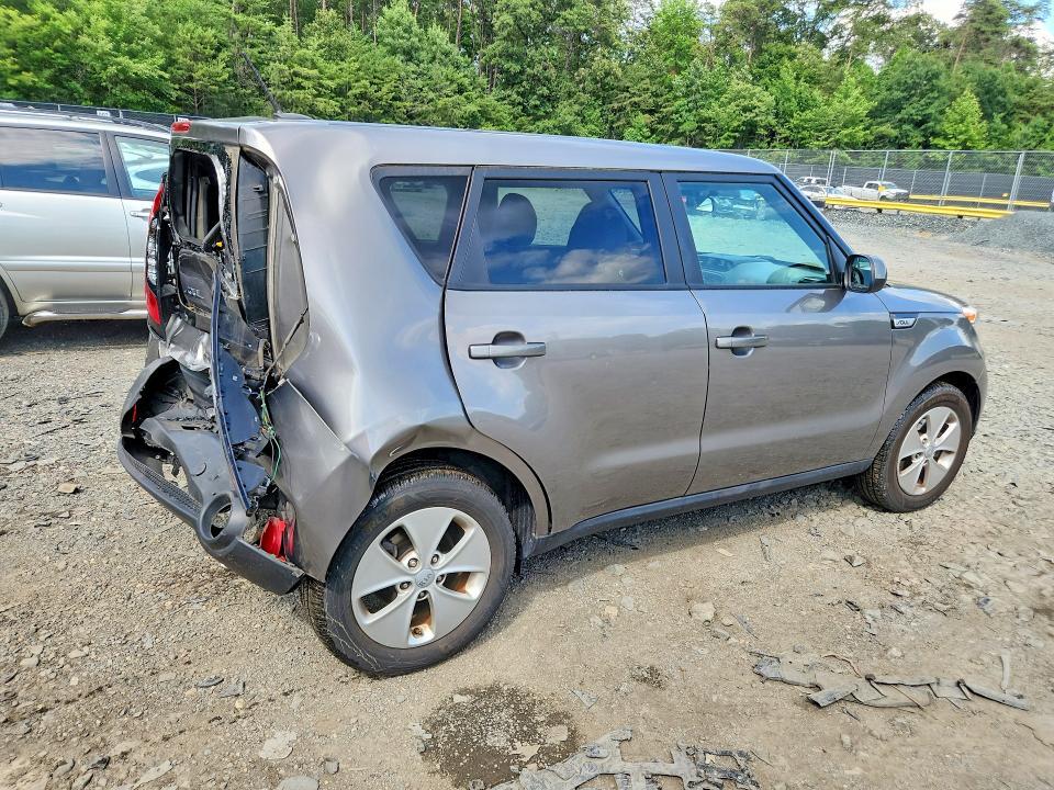 KNDJN2A26G7370193 2016 KIA SOUL photo no. 3
