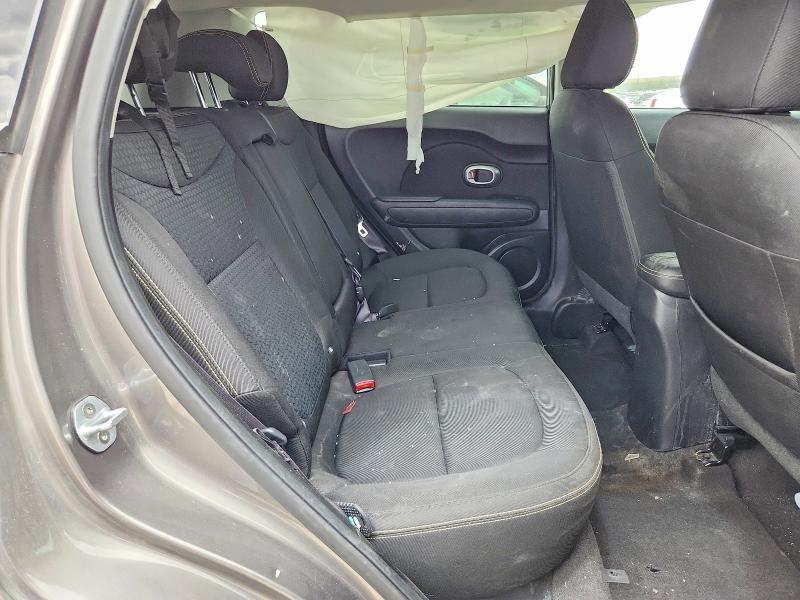 KNDJP3A59G7323833 2016 KIA SOUL photo no. 10