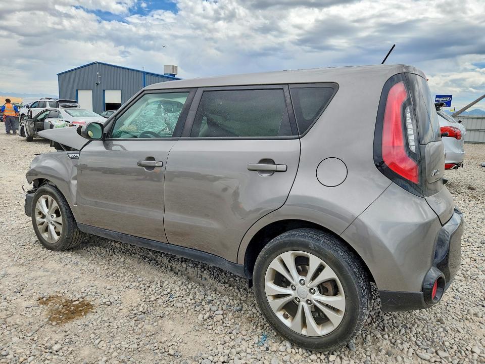 KNDJP3A59G7323833 2016 KIA SOUL photo no. 2