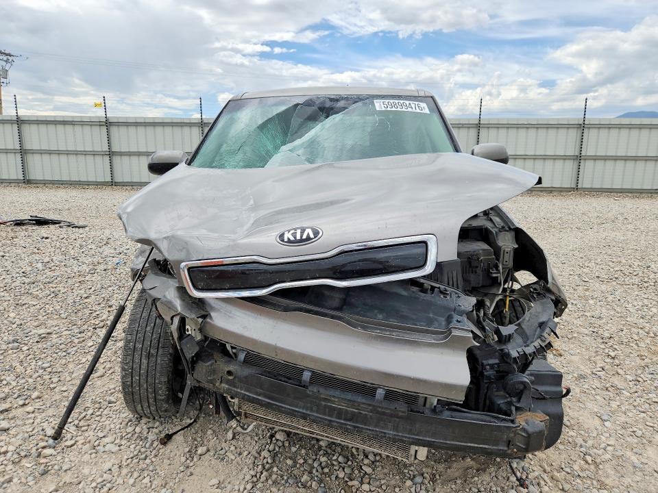 KNDJP3A59G7323833 2016 KIA SOUL photo no. 5