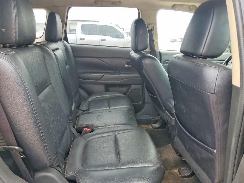 2016 MITSUBISHI OUTLANDER SE — Фото 11 из 13