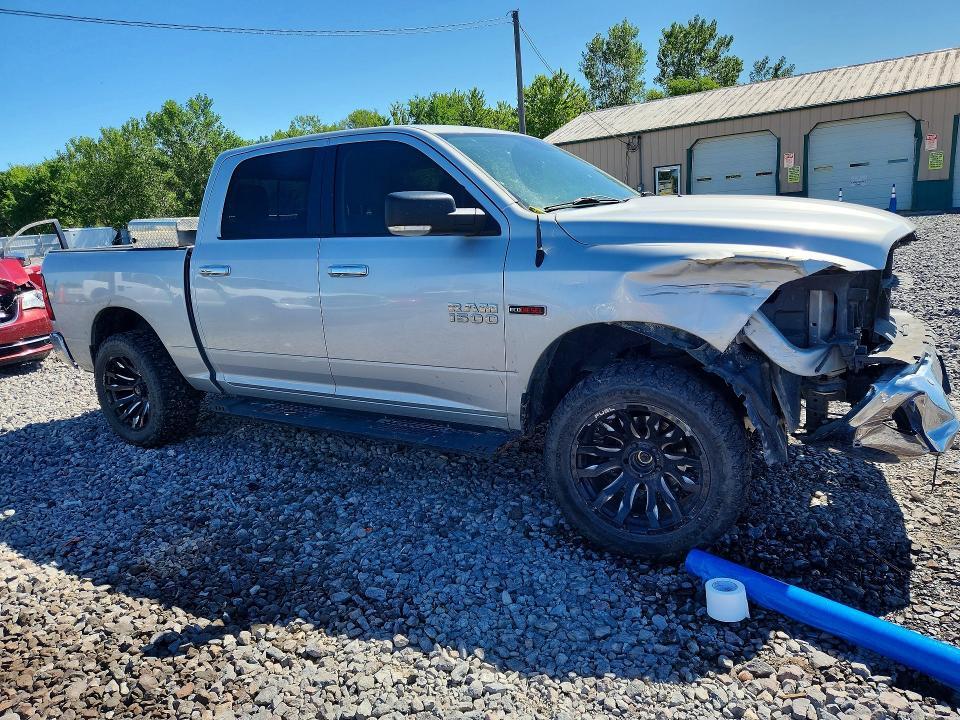 2016 RAM 1500 SLT — Фото 4 из 12
