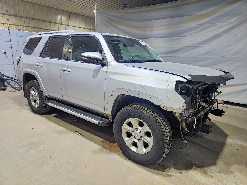 2016 TOYOTA 4RUNNER SR5 PREMIUM — Фото 4 из 12