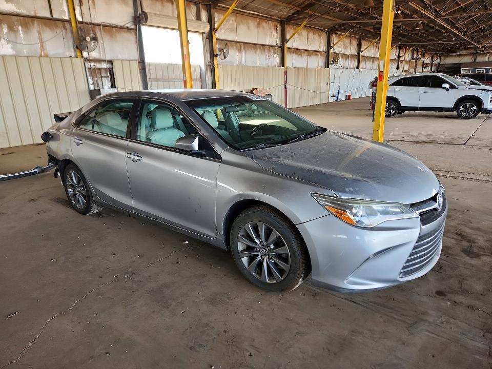 2016 TOYOTA CAMRY XLE — Фото 4 из 13