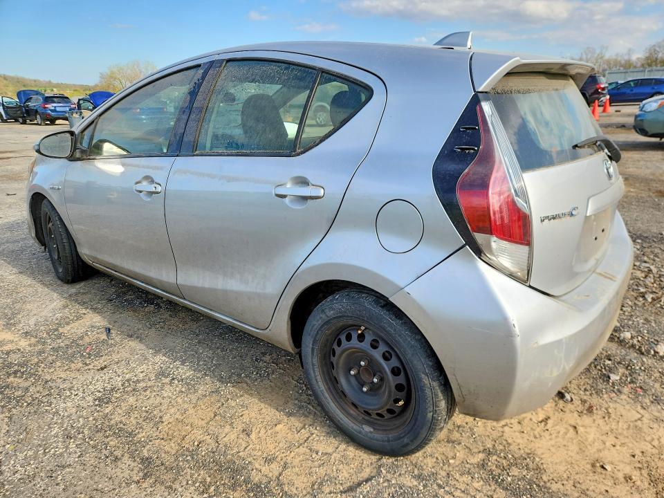 2016 TOYOTA PRIUS C TWO — Фото 2 из 12