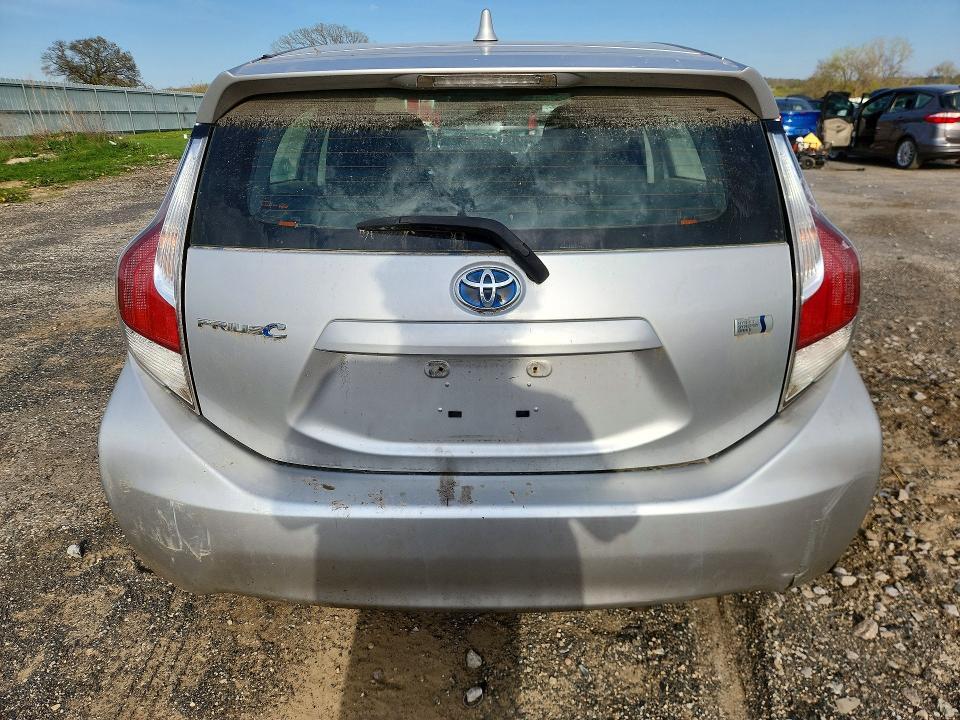 2016 TOYOTA PRIUS C TWO — Фото 6 из 12