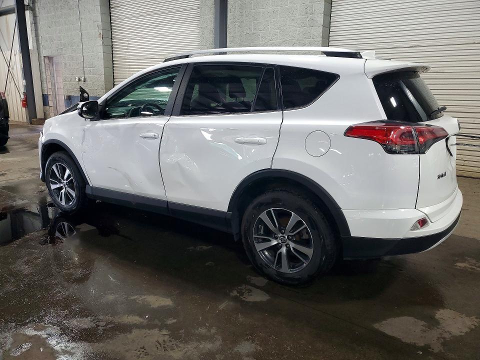 2016 TOYOTA RAV4 XLE — Фото 2 из 12
