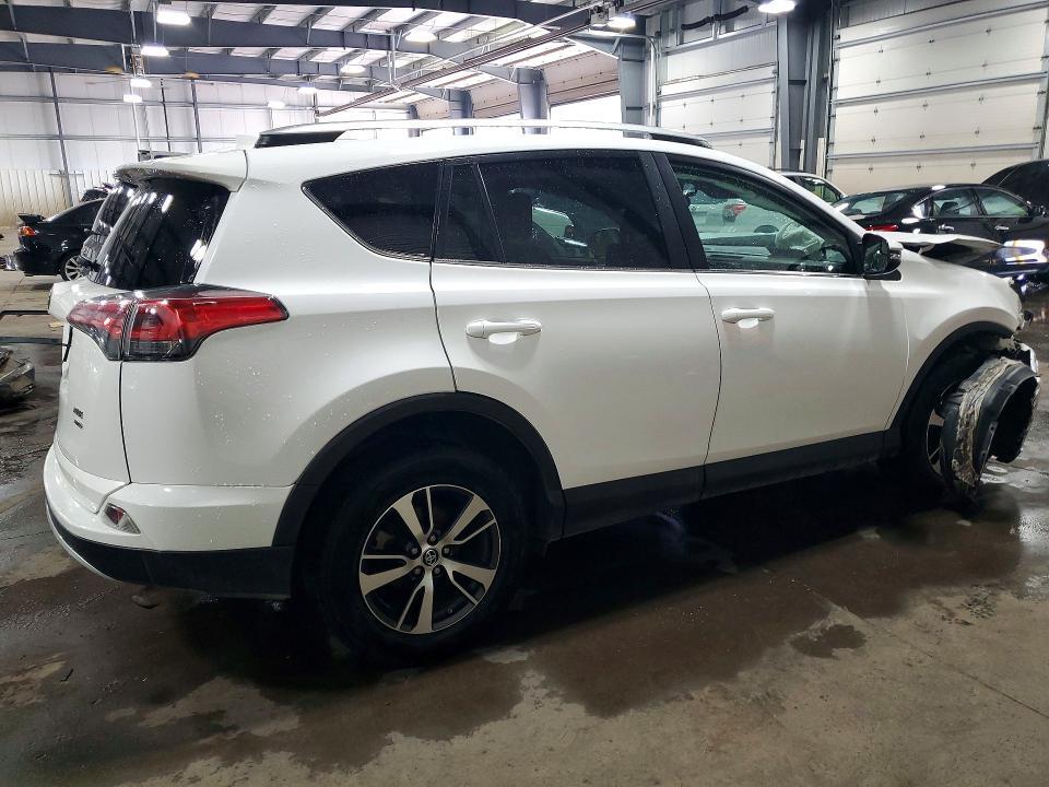 2016 TOYOTA RAV4 XLE — Фото 3 из 12
