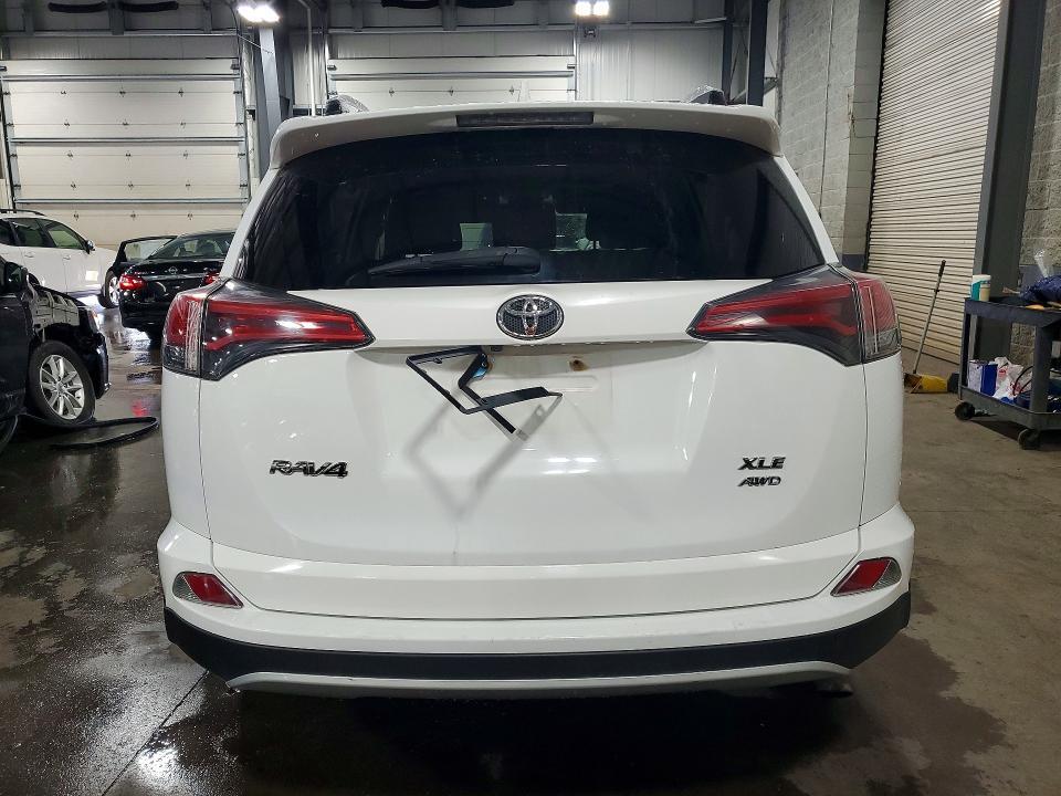 2016 TOYOTA RAV4 XLE — Фото 6 из 12