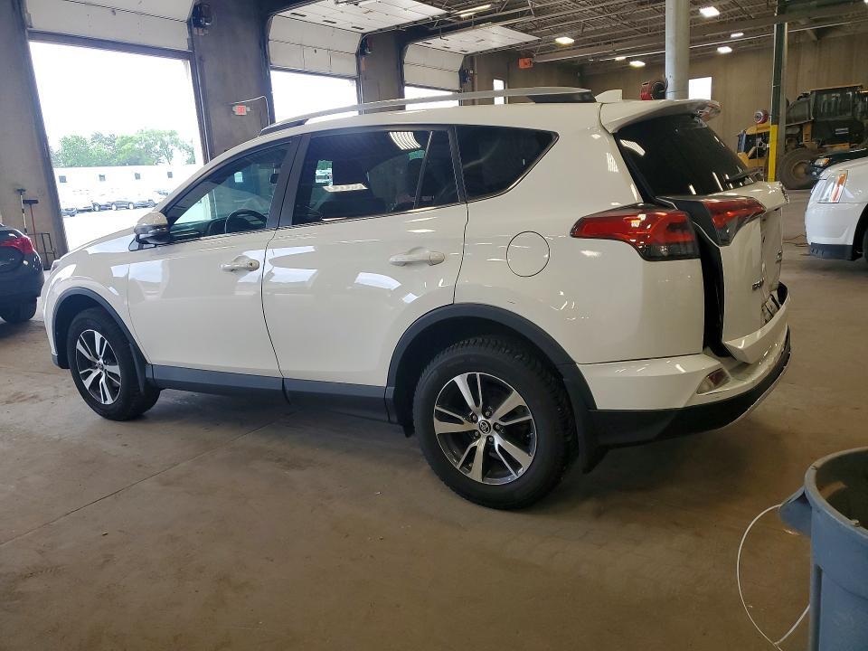 2016 TOYOTA RAV4 XLE — Фото 2 из 13