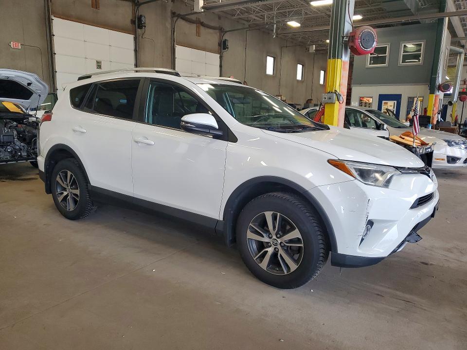 2016 TOYOTA RAV4 XLE — Фото 4 из 13