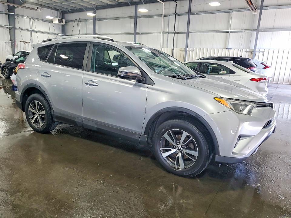 2016 TOYOTA RAV4 XLE — Фото 4 из 13