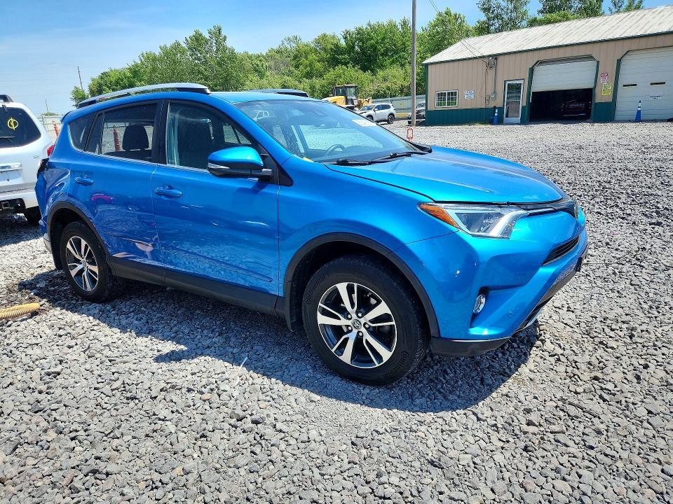 2016 TOYOTA RAV4 XLE — Фото 4 из 12