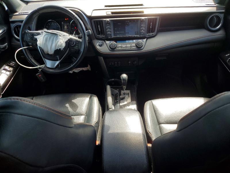 2016 TOYOTA RAV4 SE — Фото 8 из 13