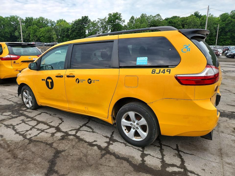 2016 TOYOTA SIENNA LE — Фото 2 из 12