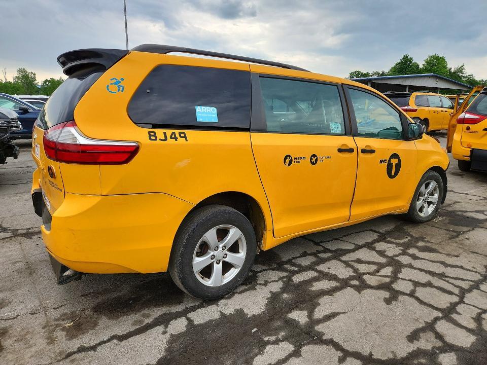 2016 TOYOTA SIENNA LE — Фото 3 из 12