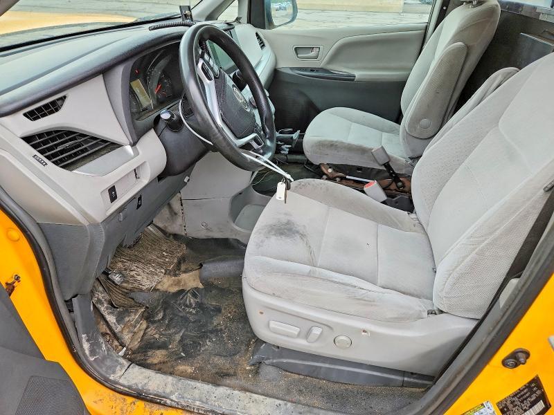 2016 TOYOTA SIENNA LE — Фото 7 из 12