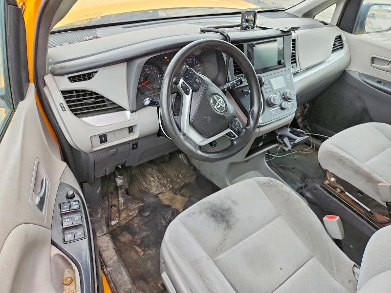 2016 TOYOTA SIENNA LE — Фото 8 из 12
