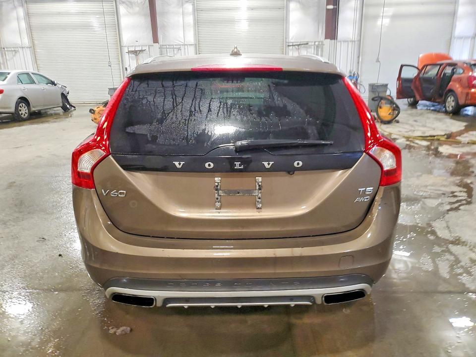 2016 VOLVO V60 CROSS COUNTRY PLATINUM — Фото 6 из 12