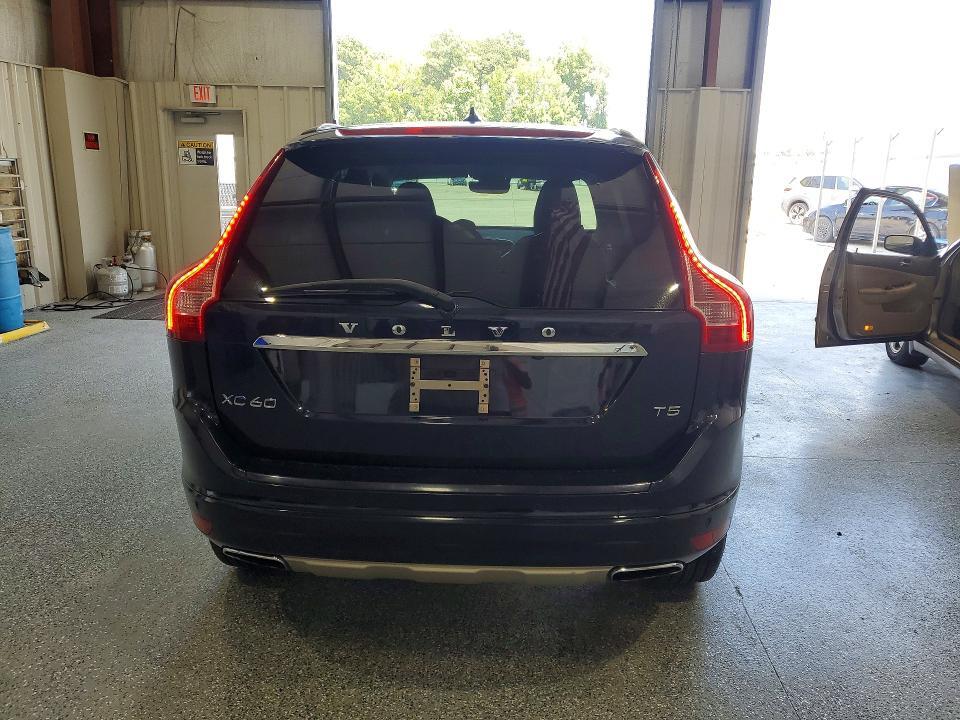 2016 VOLVO XC60 T5 PREMIER — Фото 6 из 13
