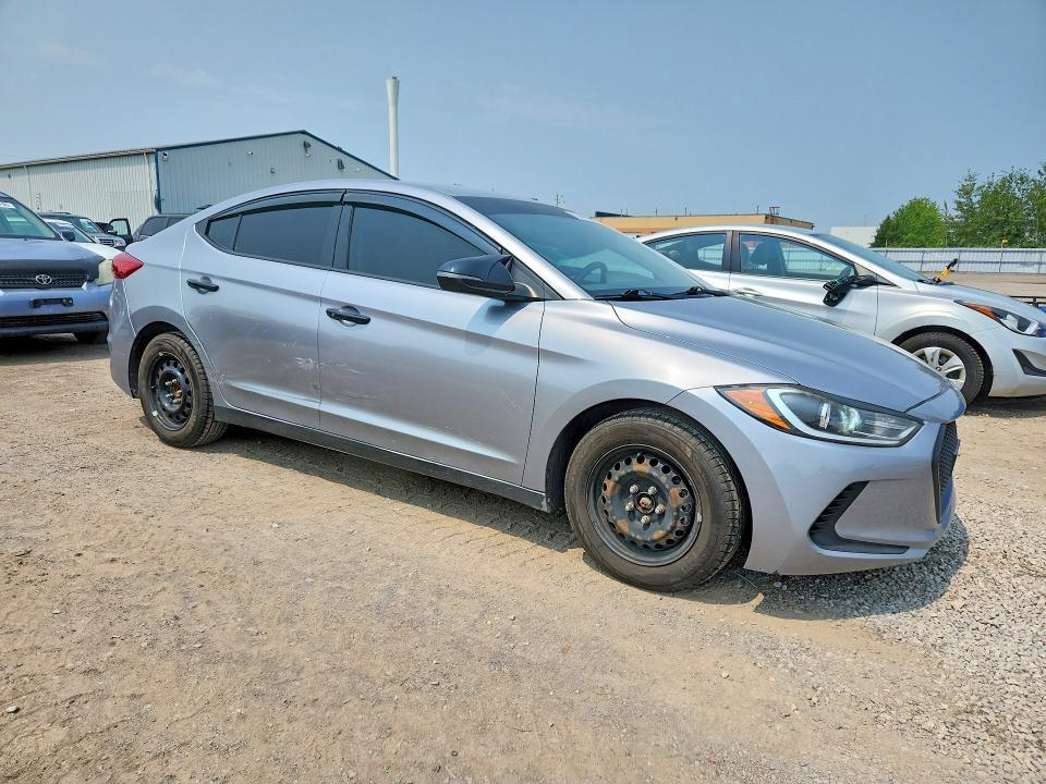 2017 HYUNDAI ELANTRA SE — Фото 4 из 12