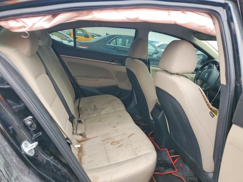 2017 HYUNDAI ELANTRA — Фото 10 из 12