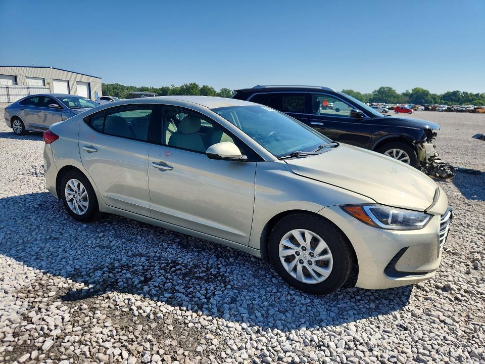 2017 HYUNDAI ELANTRA SE — Фото 4 из 12