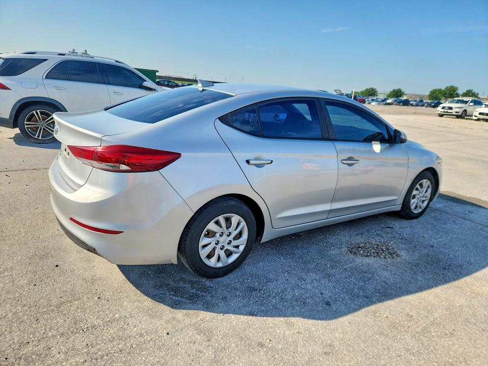 5NPD74LF1HH168250 2017 HYUNDAI ELANTRA photo no. 3