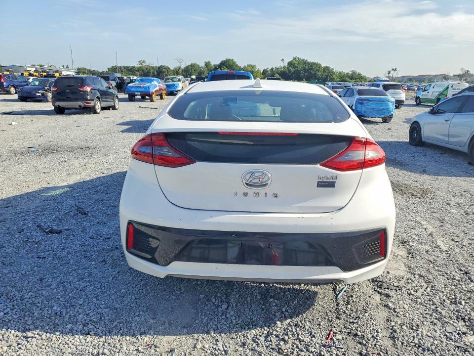 2017 HYUNDAI IONIQ SEL — Фото 6 из 12